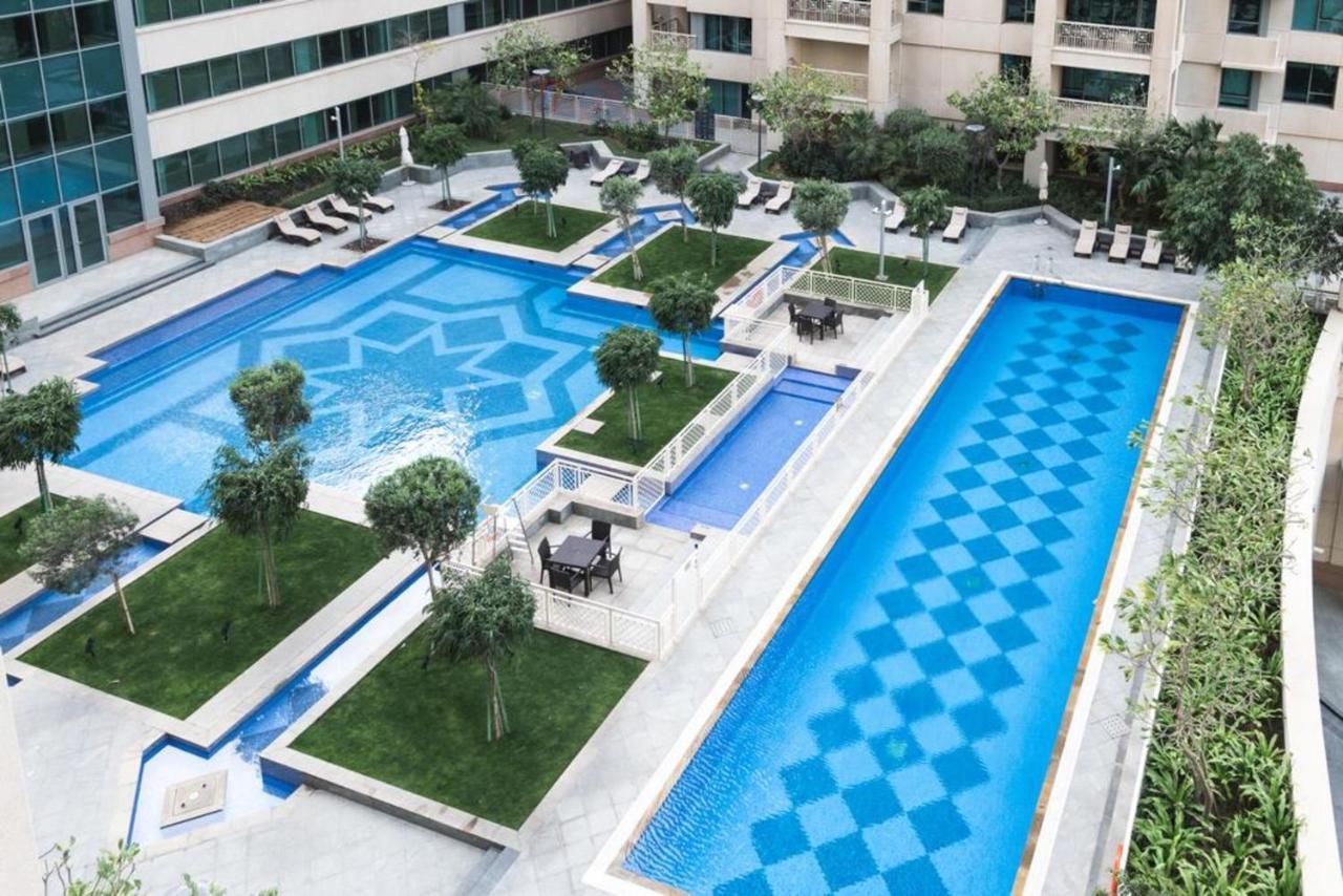 Maison Privee - Radiant Urban Retreat With Iconic Burj Khalifa Vws Dubái Exterior foto